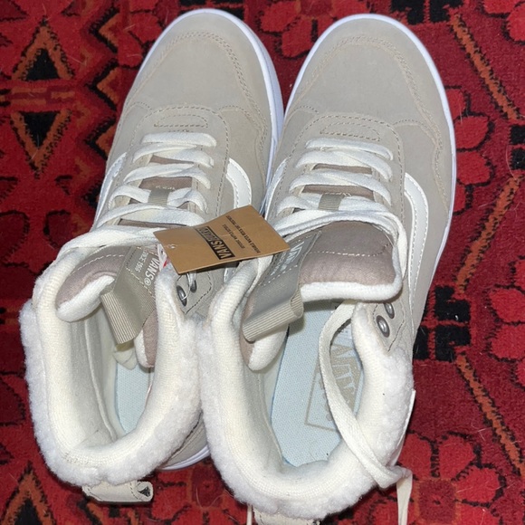 Brand new with tags vans high tops with shearling edge - Picture 1 of 4